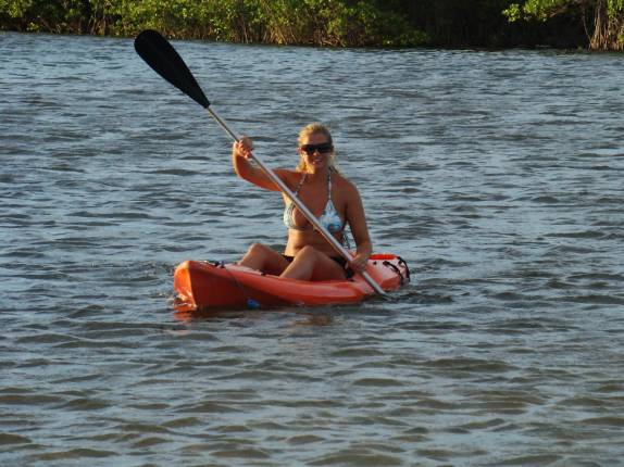 Remando no rio de Tabatinga, em Jacumã, distrito de Conde - PB Remando no rio de Tabatinga, em Jacumã, distrito de Conde - PB