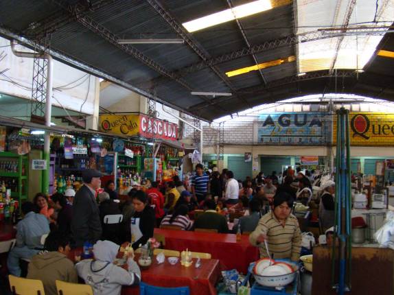Restaurantes no Mercado Municipal de Tarija - Bolívia Restaurantes no Mercado Municipal de Tarija - Bolívia