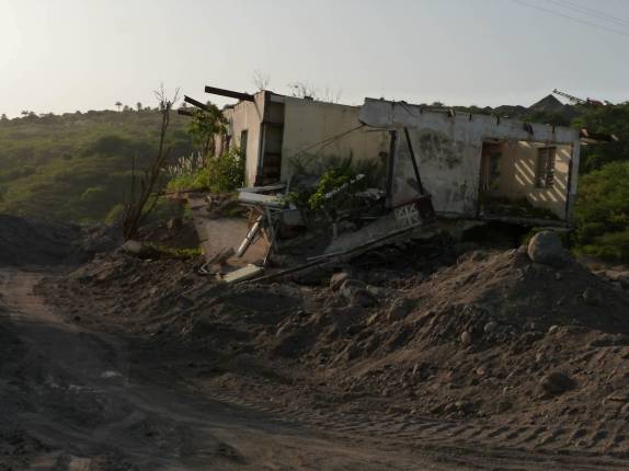 Restos de uma casa no caminho de um fluxo piroclástico, em Montserrat, no Caribe