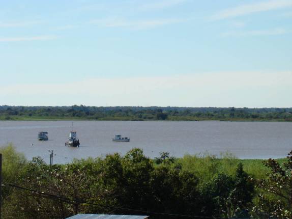 Rio Paraguay, que banha Asunción - Paraguai Rio Paraguay, que banha Asunción - Paraguai