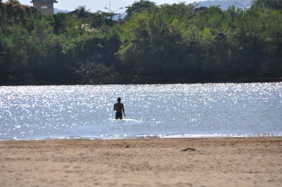Rodrigo se refrescando no Rio São Francisco em Januária - MG