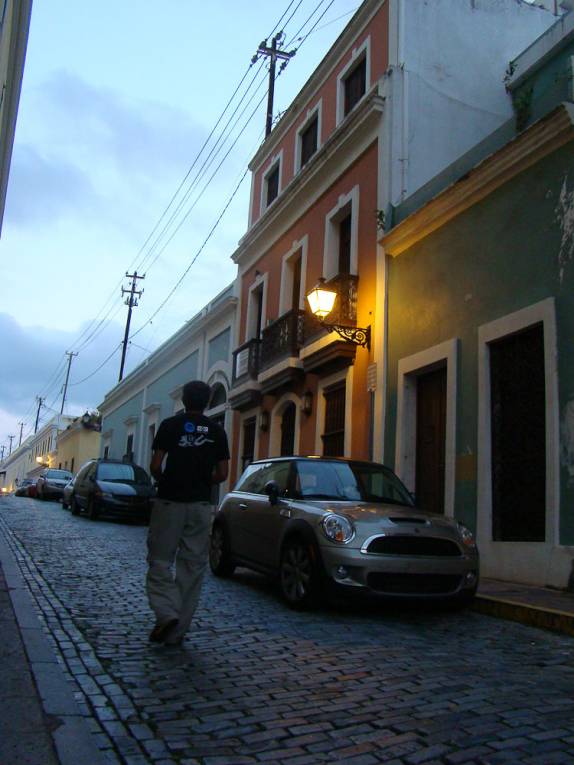Rua do centro antigo de San Juan, em Porto Rico Rua do centro antigo de San Juan, em Porto Rico