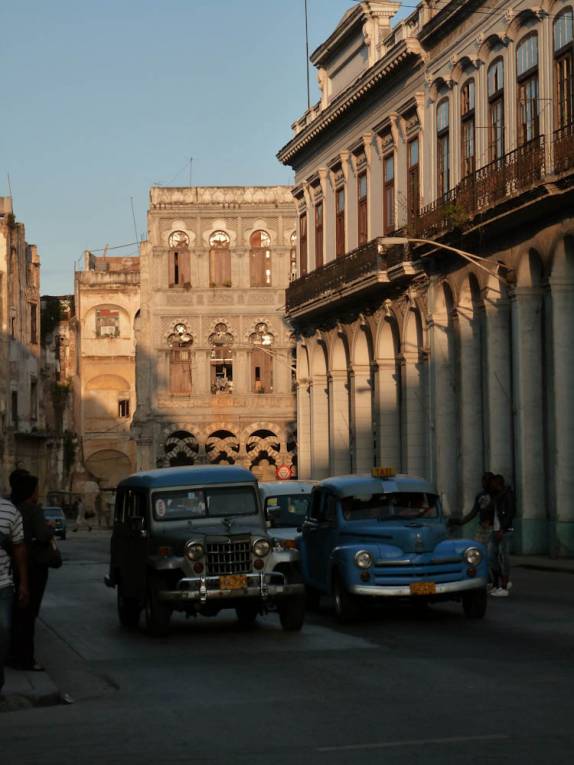 Rua na região do Capitolio, no centro de Havana - Cuba Rua na região do Capitolio, no centro de Havana - Cuba