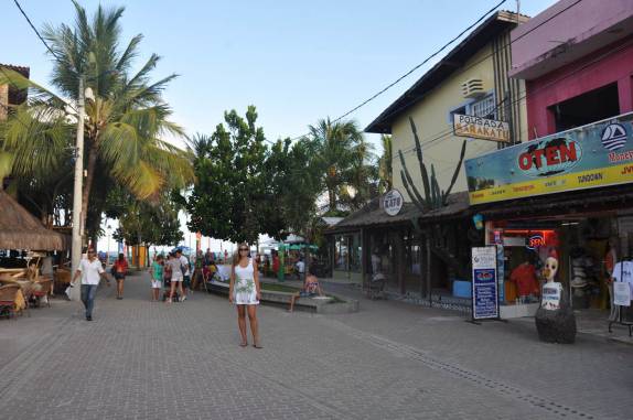 Rua peatonal em Porto de Galinhas - PE Rua peatonal em Porto de Galinhas - PE