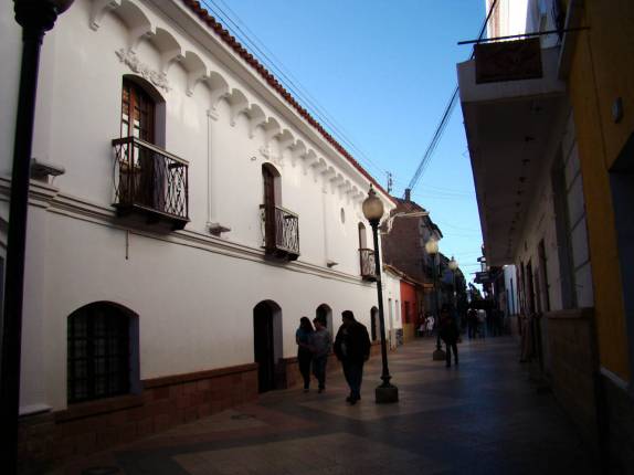 Rua peatonal em Potosí - Bolívia