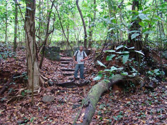 RuÃnas do Lazareto, totalmente tomadas pela vegetação, na Ilha Grande - RJ RuÃnas do Lazareto, totalmente tomadas pela vegetação, na Ilha Grande - RJ