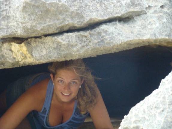 Saindo de toca no Lajedo da Soledade, região de Apodi - RN Saindo de toca no Lajedo da Soledade, região de Apodi - RN