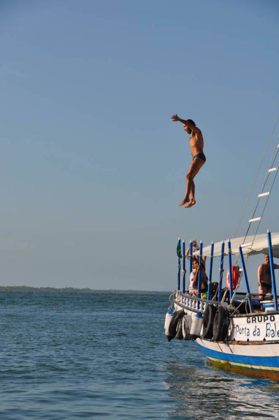 Saltando da escuna na Baía de Camamu - BA