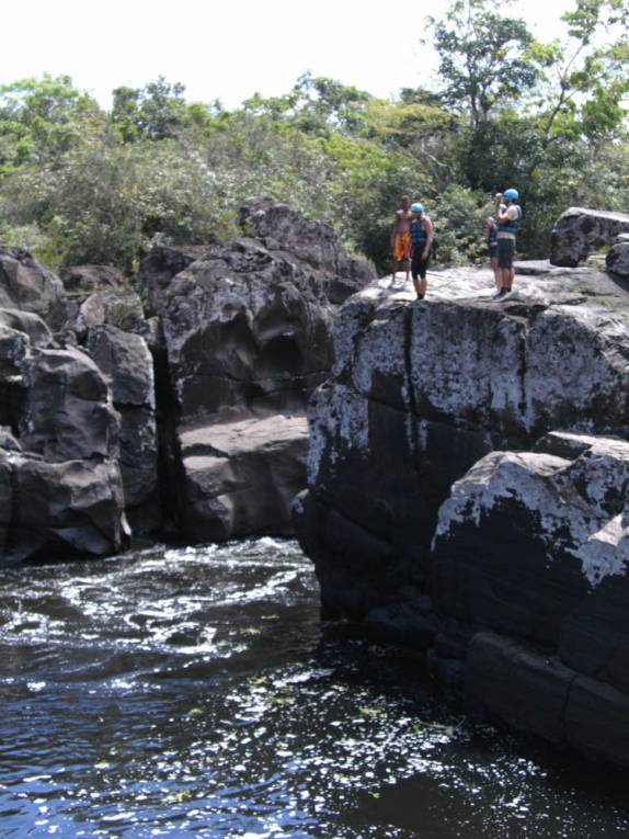 Salto em canyon do Rio das Contas em Taboquinha, região de Itacaré - BA Salto em canyon do Rio das Contas em Taboquinha, região de Itacaré - BA