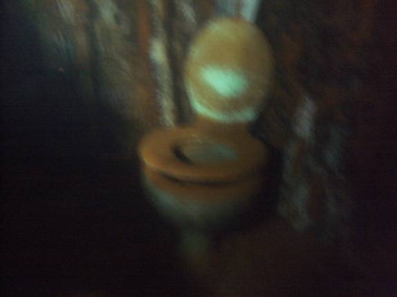 Sanitário no interior da Corveta em Fernando de Noronha - PE