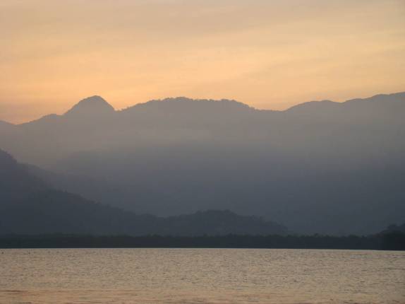 Serra do Mar ista da balsa Guarujá-Bertioga - SP Serra do Mar ista da balsa Guarujá-Bertioga - SP