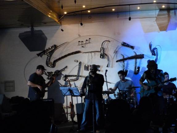 Show no concorrido Jazz Café, em Havana - Cuba