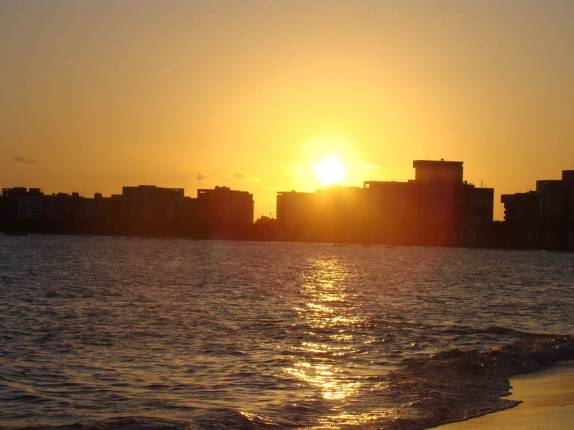 Sol se pondo em Pajuçara, em Maceió - AL Sol se pondo em Pajuçara, em Maceió - AL
