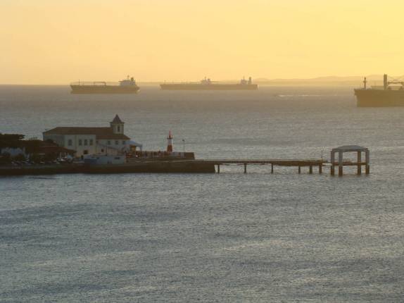 Sol se pondo na Baía de Todos os Santos, visto de Pedra Furada, em Salvador - BA