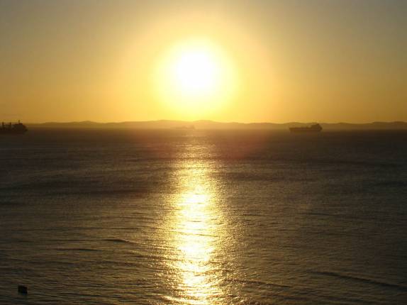 Sol se pondo na Baía de Todos os Santos, visto de Pedra Furada, em Salvador - BA
