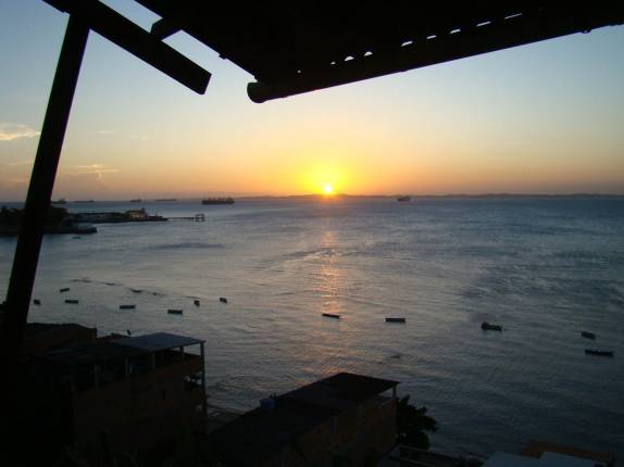 Sol se pondo na Baía de Todos os Santos, visto de Pedra Furada, em Salvador - BA