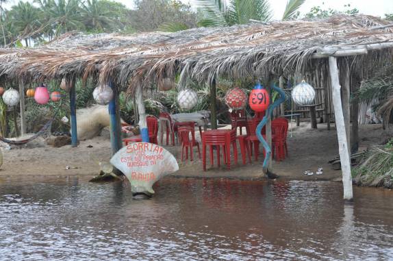 Sorria, você está na Bahia! (fronteira de Itaúnas - ES com Bahia)