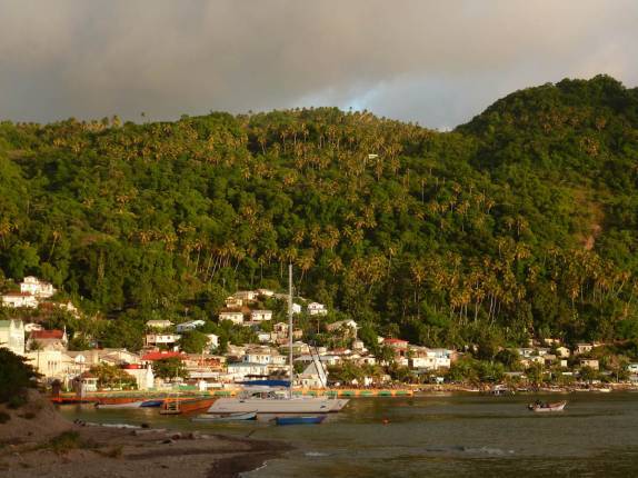 Soufriere e os coqueirais, no sul de Santa Lúcia, no Caribe