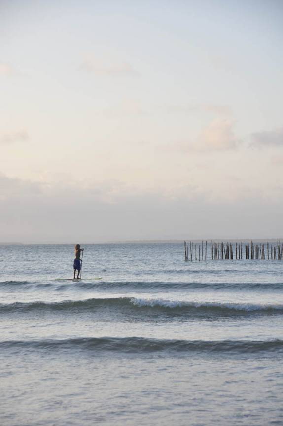 Surfe em canoa em Barra Grande, Península do Maraú - BA