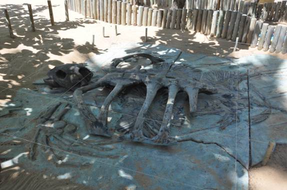 Tartaruga pré-histórica gigante, no Projeto Tamar, na Praia do Forte - BA Tartaruga pré-histórica gigante, no Projeto Tamar, na Praia do Forte - BA