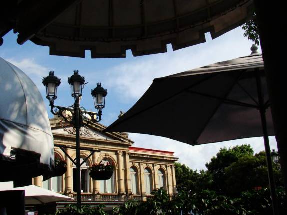 Teatro Nacional visto do Café Paris, em San José, capital da Costa Rica Teatro Nacional visto do Café Paris, em San José, capital da Costa Rica