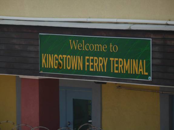 Terminal de ferries da capital de São Vicente, no Caribe Terminal de ferries da capital de São Vicente, no Caribe