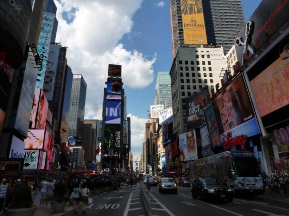 Times Square durante a tarde, em Nova Iorque - Estados Unidos
