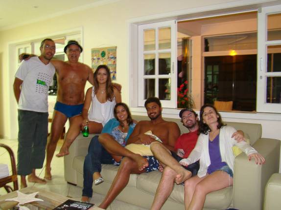 Todo mundo muito bem alimentado, na casa do Zé e famÃlia na Praia de Paúba em São Sebastião - SP Todo mundo muito bem alimentado, na casa do Zé e famÃlia na Praia de Paúba em São Sebastião - SP