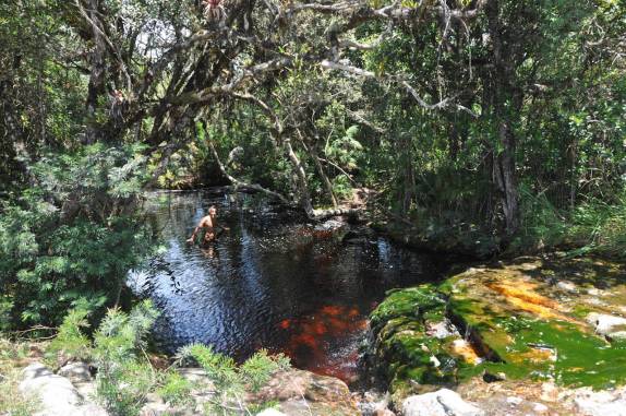 Tomando banho no lago 'encantado' acima do Cachoeirão, no Vale do Pati, na Chapada Diamantina - BA Tomando banho no lago 'encantado' acima do Cachoeirão, no Vale do Pati, na Chapada Diamantina - BA