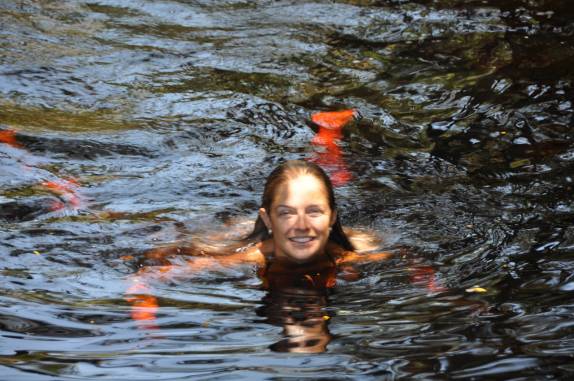 Tomando banho no lago 'encantado' acima do Cachoeirão, no Vale do Pati, na Chapada Diamantina - BA Tomando banho no lago 'encantado' acima do Cachoeirão, no Vale do Pati, na Chapada Diamantina - BA