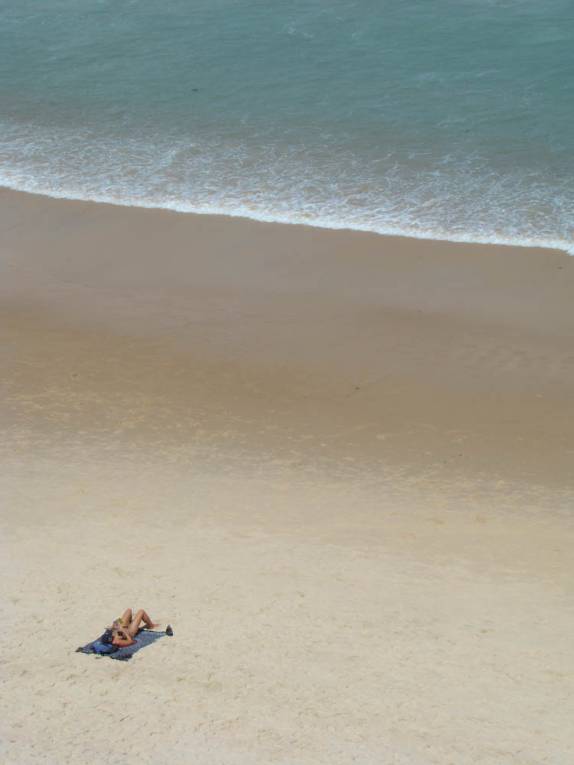 Tomando sol na praia do Amor, em Praia da Pipa - RN Tomando sol na praia do Amor, em Praia da Pipa - RN