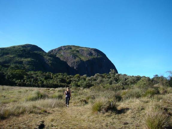 Trilha do Pico do Papagaio no Vale do Matutu - MG
