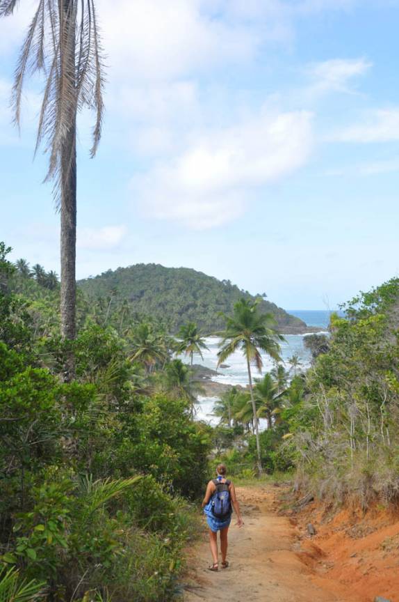 Trilha entre Itacarezinho e Havaizinho, em Itacaré - BA Trilha entre Itacarezinho e Havaizinho, em Itacaré - BA