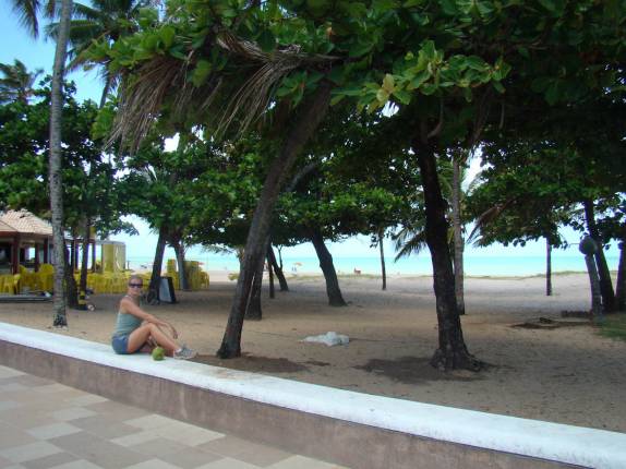 Água de coco depois do cooper, na praia de Cabo Branco, em João Pessoa - PB Água de coco depois do cooper, na praia de Cabo Branco, em João Pessoa - PB