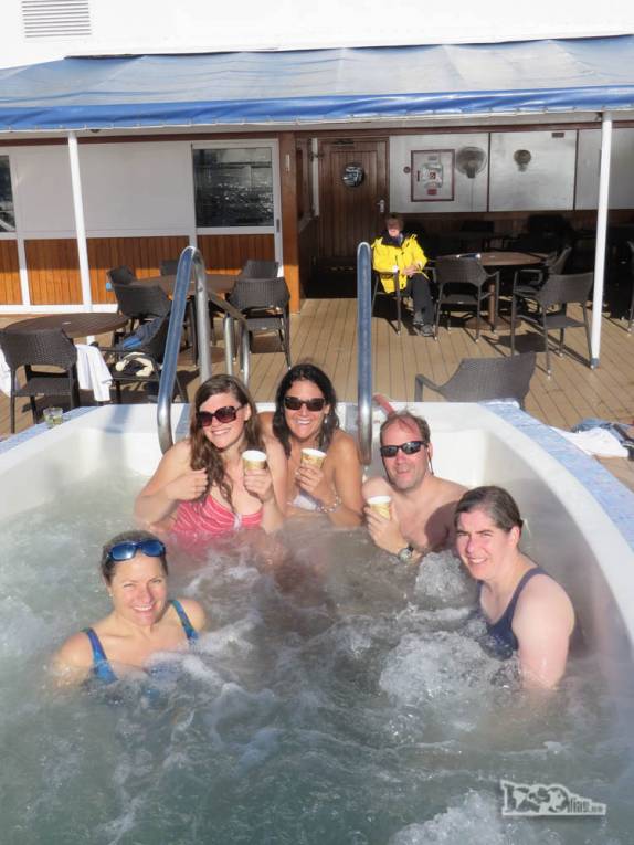Água quente no ar gelado do alto mar, entre Falkland e Geórgia do Sul