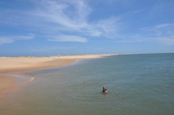 Último mergulho no Rio São Francisco após visita à foz do rio, divisa entre os estados de Alagoas e Sergipe (município de Piaçabuçu - AL) Último mergulho no Rio São Francisco após visita à foz do rio, divisa entre os estados de Alagoas e Sergipe (município de Piaçabuçu - AL)