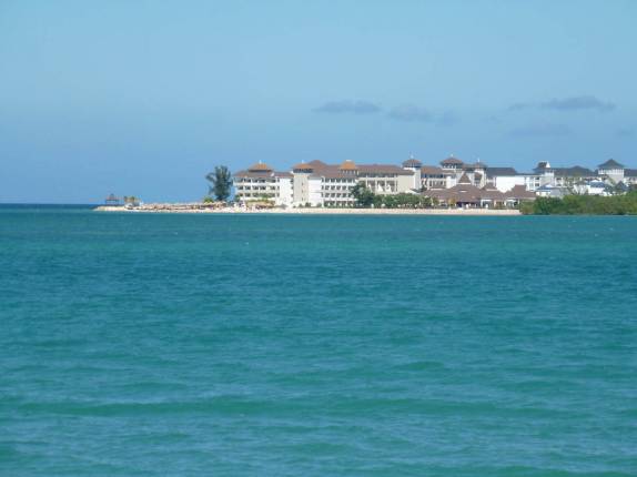 Um dos muitos resorts em Montego Bay, na Jamaica Um dos muitos resorts em Montego Bay, na Jamaica