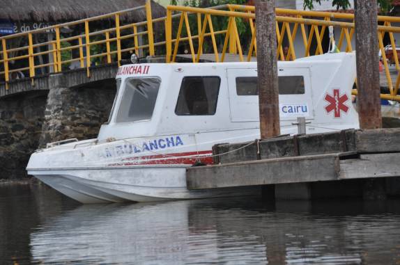 Uma 'ambulancha', em Boipeba - BA