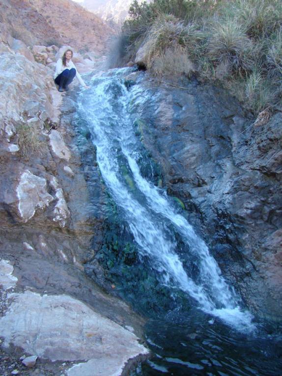 Uma cachoeira natural de água quente um pouco acima das termas de Fiambalá, na Argentina