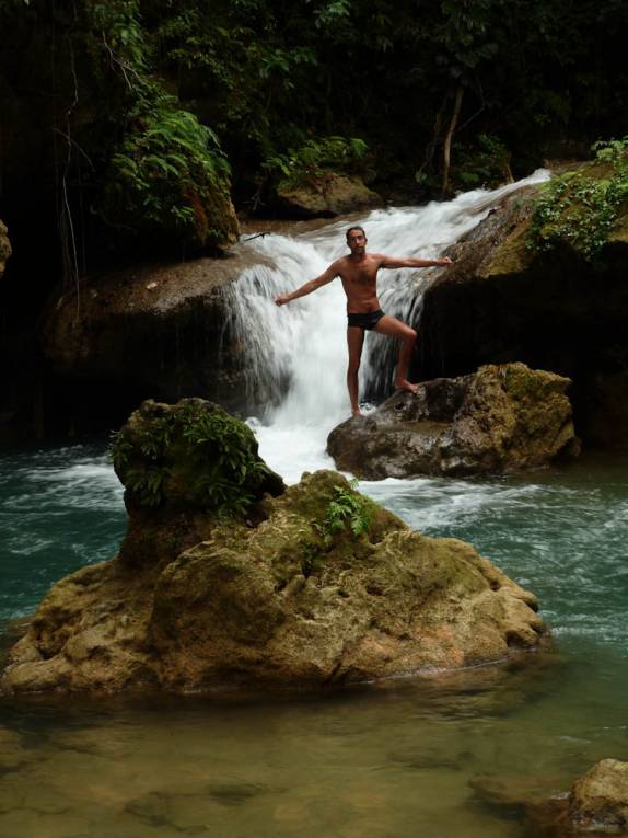Uma das cachoeiras em Ys Falls, no interior da Jamaica Uma das cachoeiras em Ys Falls, no interior da Jamaica