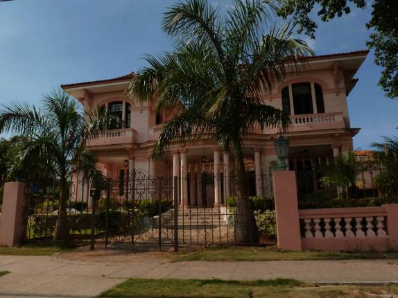 Uma das casonas no bairro de Miramar, em Havana - Cuba Uma das casonas no bairro de Miramar, em Havana - Cuba
