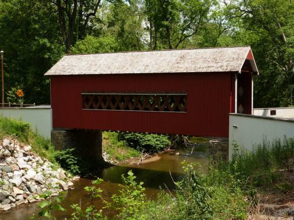 Uma das pontes cobertas históricas na região de Newark, no Delaware - Estados Unidos Uma das pontes cobertas históricas na região de Newark, no Delaware - Estados Unidos