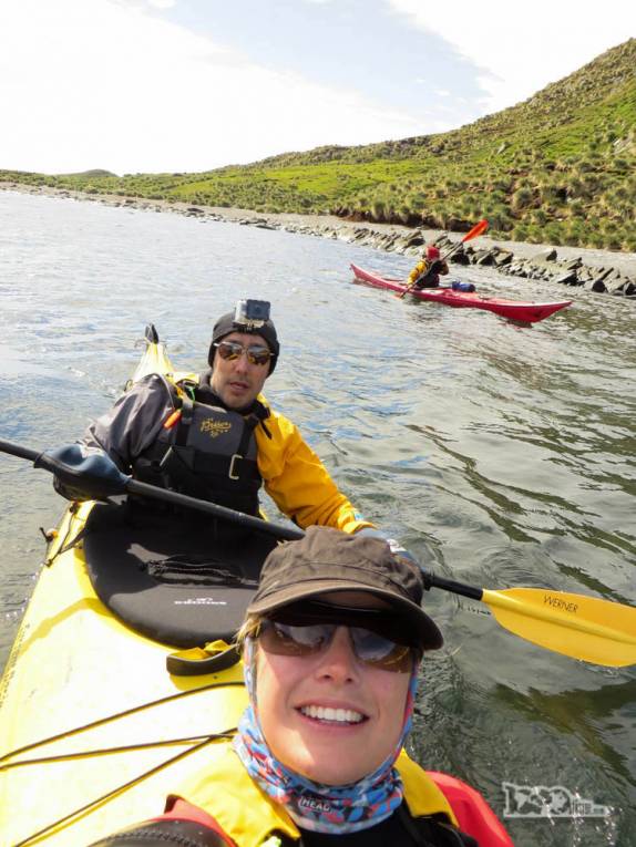 Uma selfie em nosso caiaque duplo em Ocean Harbour, na Geórgia do Sul Uma selfie em nosso caiaque duplo em Ocean Harbour, na Geórgia do Sul