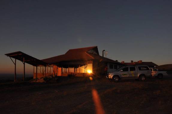 Ótimo restaurante no Mirante da Serra durante o pôr-do-sol em Carrancas - MG