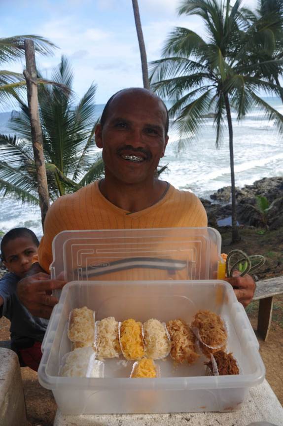 Vendedor de cocadas em Itacaré - BA Vendedor de cocadas em Itacaré - BA