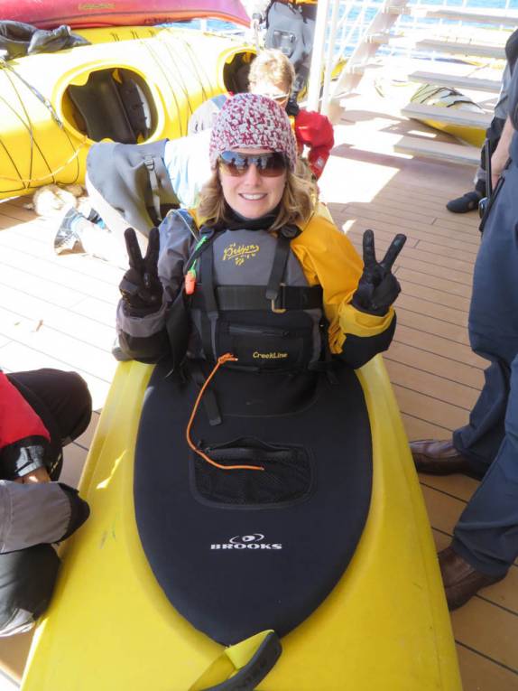 Vestida e com o caiaque montado! (no trecho entre Buenos Aires e as Ilhas Malvinas) Vestida e com o caiaque montado! (no trecho entre Buenos Aires e as Ilhas Malvinas)