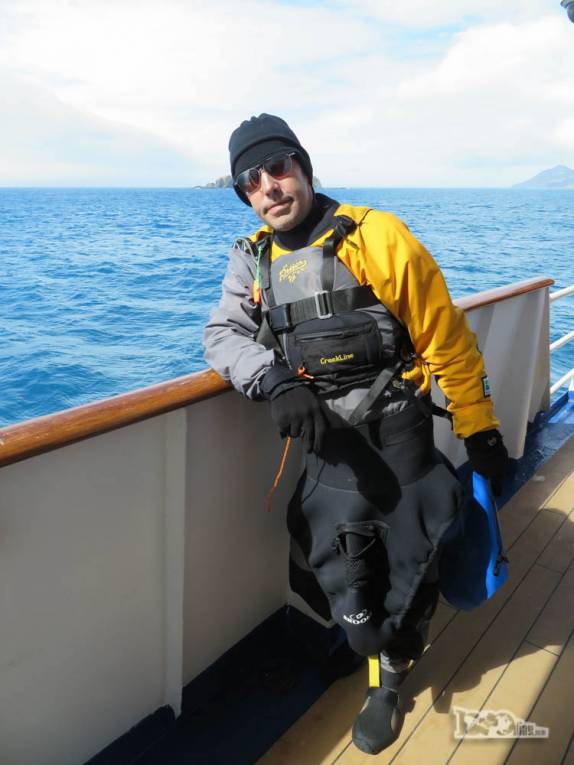 Vestido para nossa primeira sessão de caiaque da viagem, em Prion Island, na Geórgia do Sul