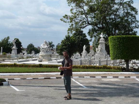 Visitando a Necrópolis Cristóbal Colón, em Havana - Cuba Visitando a Necrópolis Cristóbal Colón, em Havana - Cuba