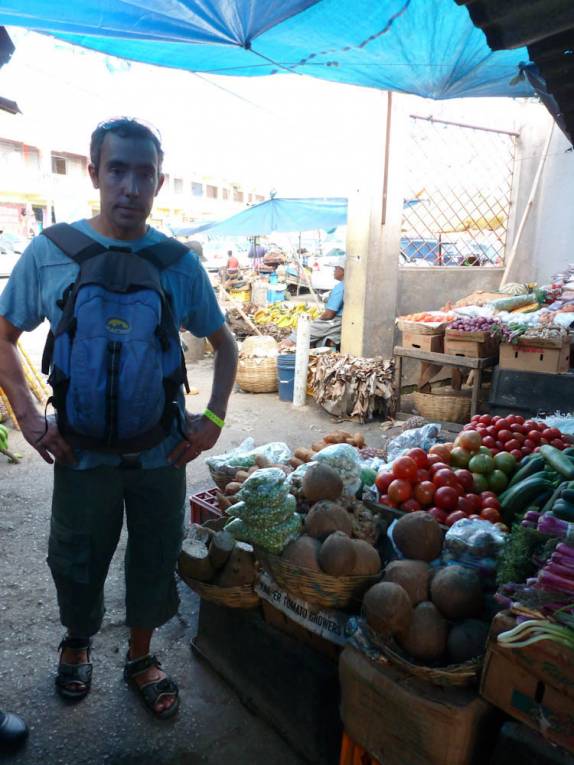 Visitando o mercado central de Montego Bay, na Jamaica Visitando o mercado central de Montego Bay, na Jamaica