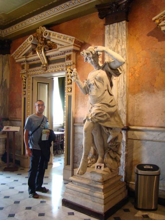 Visitando o Teatro Nacional em San José, capital da Costa Rica Visitando o Teatro Nacional em San José, capital da Costa Rica